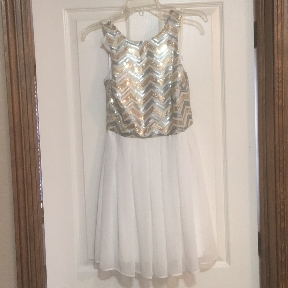 Cute short dress SIZE 9/10